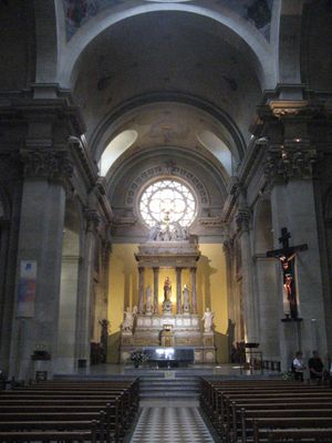 A l'intrieur de la cathdrale St-Pierre