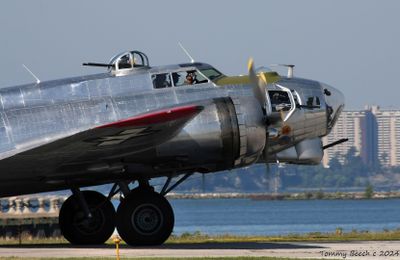 Boeing B-17G Flying Fortress ~ Yankee Lady