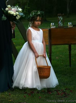 Ok I threw the flowers, can we go home now ?