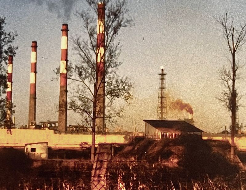  Cette usine fume de partout !