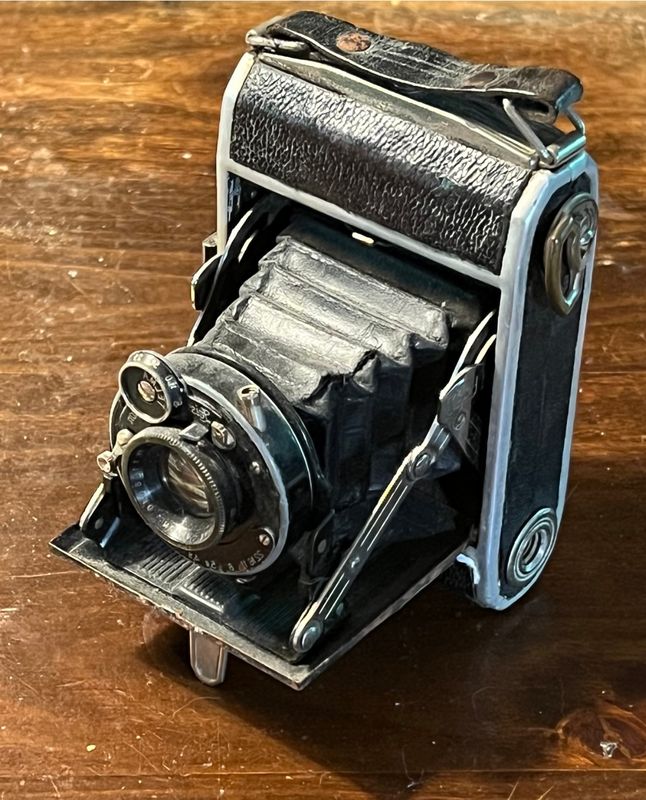 Zeiss Ikon 4,5x6 cm. Sa liste de courses en montagne