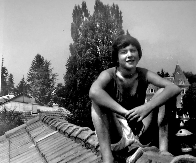 Christine sur le toit de la Petite Maison