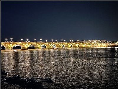 Le pont de pierre sur la Garonne (16 arches)