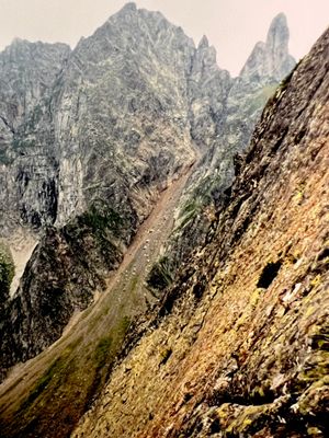 Vue sur Las Serous et le Capran depuis la face Est du pic de Sesques