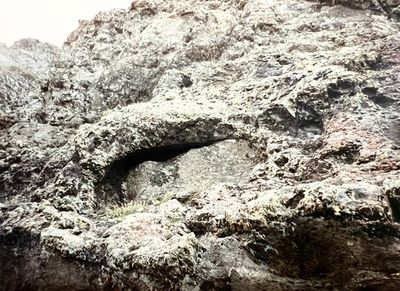 Roche ensevelie sous les scories du volcan Anayet