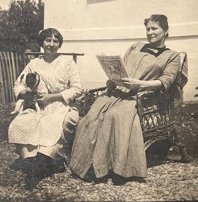 Marie-Anna et Thérèse, l’une de ses filles