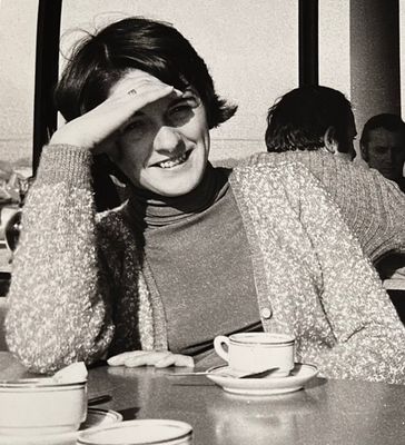 Gisou, tout sourire