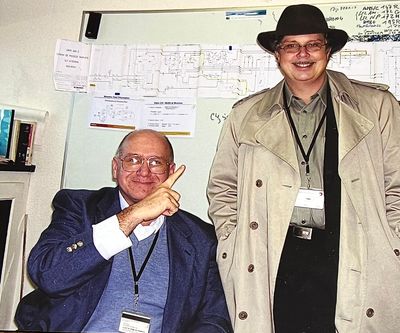 Deux chimistes et collègues américains, Gary et Clew, en visite