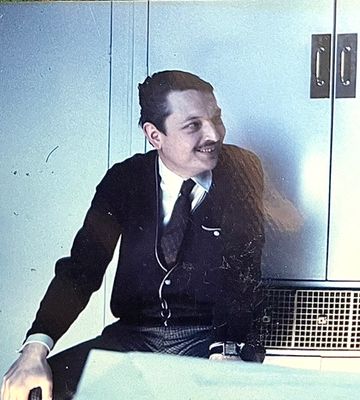 Jean-Louis adossé au Tunzini*
