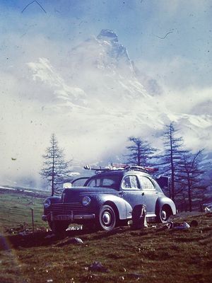 1954 La 203 familiale en vadrouille dans les Alpes... sans la famille