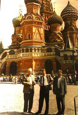 Claude et ses collègues sur la place rouge à Moscou