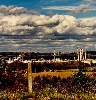 Lorsque l'usine de Lacq pointait 6 grandes chemines vers le ciel 