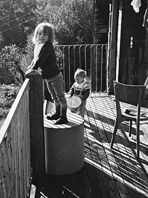 Les deux sœurs sur mon beau balcon