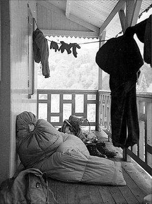 Bivouac sur la terrasse du chalet Pyrenea  Gourette, Avril 1959