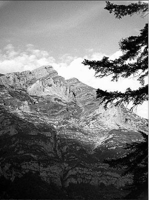 Le pic de Cézy (2209 m) vu par un Semflex Studio ...