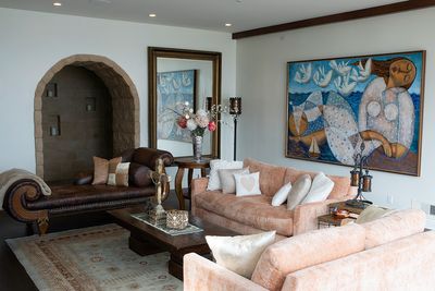 Malibu House David Lisa 6-6-24 (5) living room Photo AI w.jpg