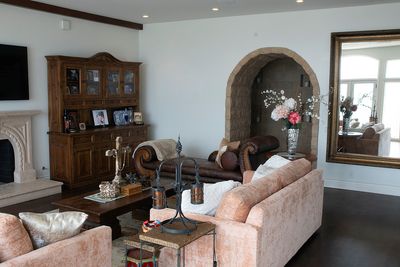 Malibu House David Lisa 6-6-24 (6) living room Photo AI w.jpg