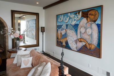 Malibu House David Lisa 6-6-24 (25) living room painting + mirror Photo AI w.jpg