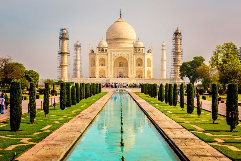 Beautiful vertical shot of Taj Mahal building in Agra India under a clear sky
