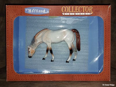 Hartland Grazing mare in box