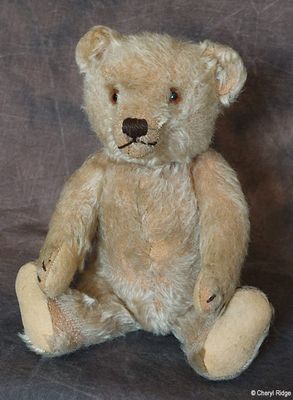Vintage 9 inch Steiff bear 1950s