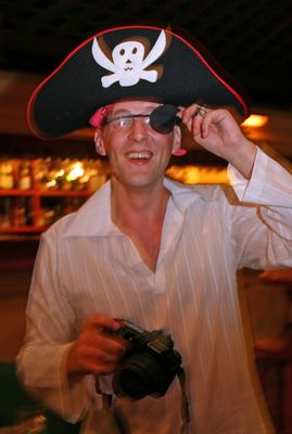 Hello mates... I just pirate this camere from the store next door.jpg