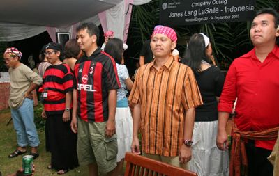 Hmm what the ladies are planning behind me.jpg