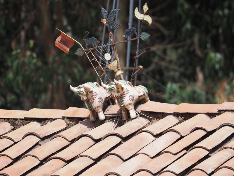 House blessing figurines