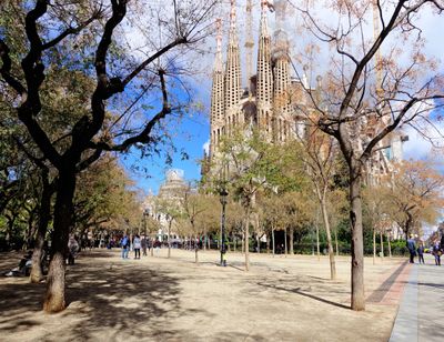 fuera de la Sagrada Familia