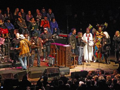 Final Jam with Everyone on Stage