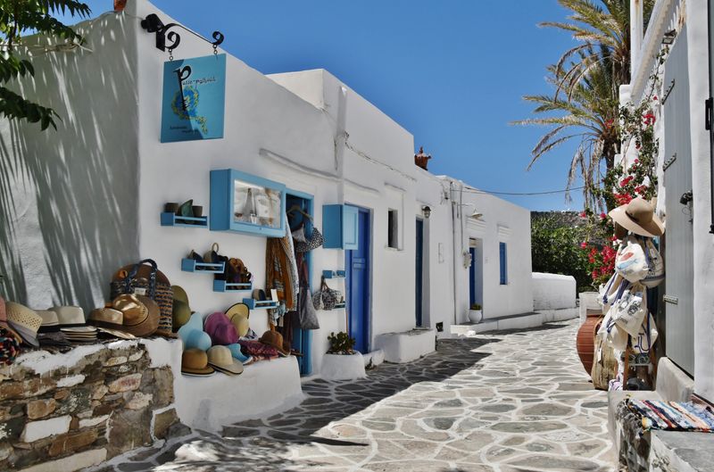 Early morning in the alleys of Kastro.