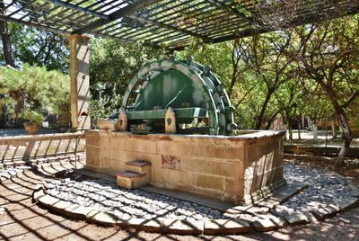 Waterwell at Perleas mansion.