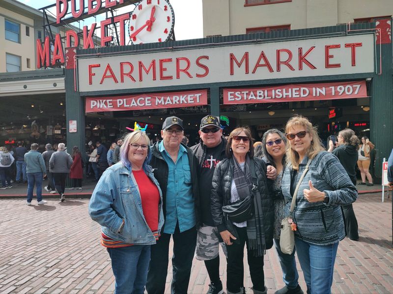PIKE PLACE FARMERS MARKET