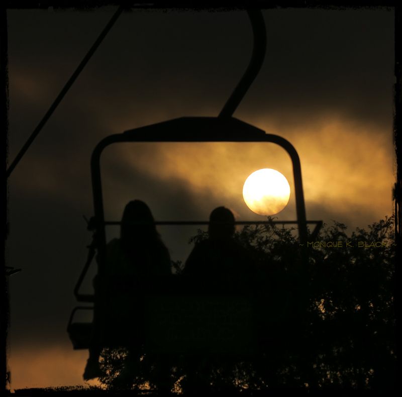 PEOPLE MOVER SUN SILHOUETTE 