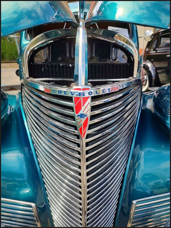 CHROME CHEVY GRILL