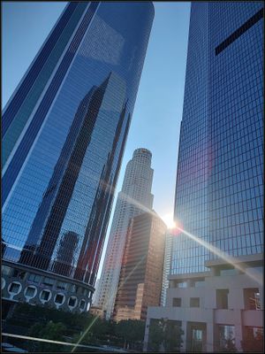 DOWNTOWN STAR REFLECTION 