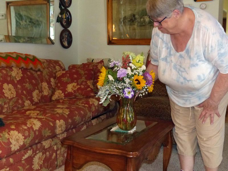 11 Aug Maralee admires the Friday flowers