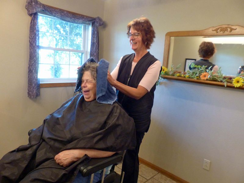 4 Apr Girls having too much fun