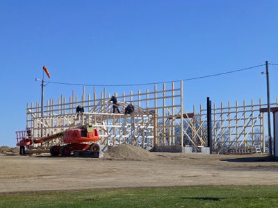 13 Apr Amish barn raising