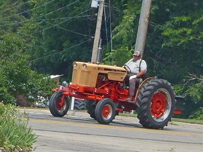 19 Jun Tractor Parade