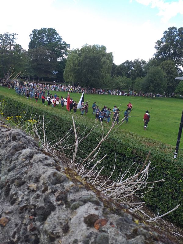 Troops march into the battle site