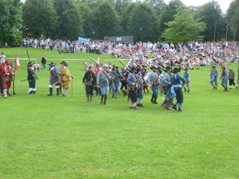 Royalist troops prepare for battle