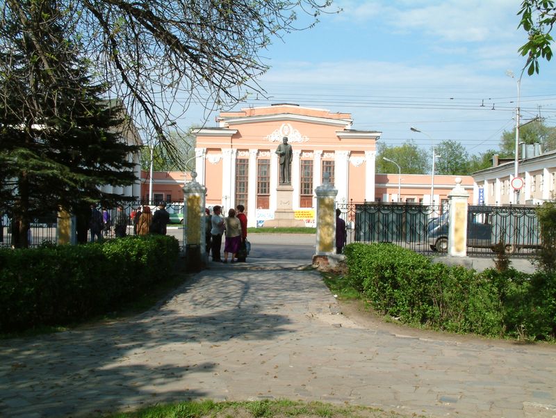 PavlovMonument.JPG