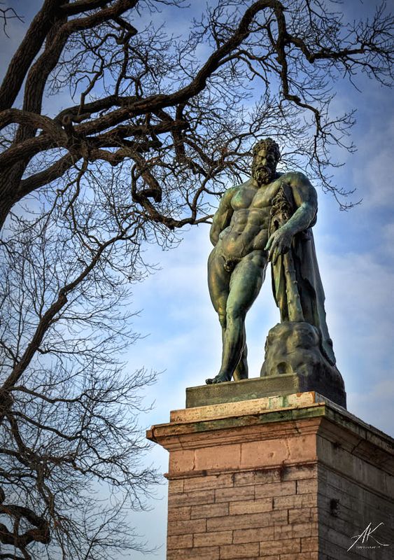 Catherine Park, The Cameron Gallery, Hercules statue