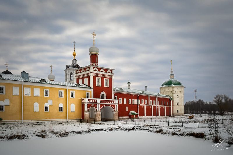 Nikolo-Peshnoshskiy Monastery, Gate Church