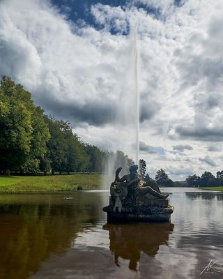 Chatsworth House, pond.