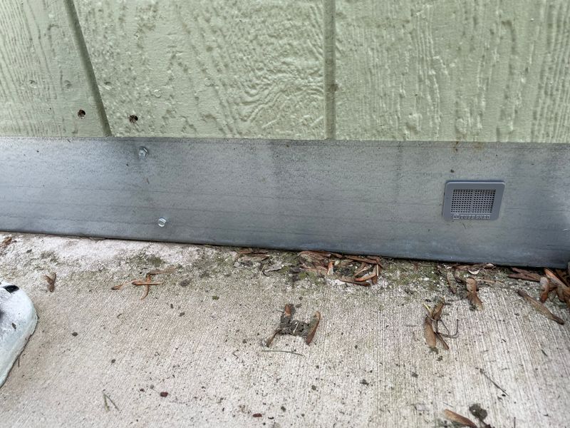 Skirting at the end of steel floor joists