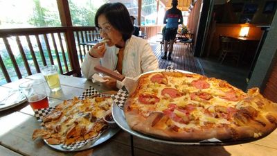 Chair 9 Pizza & Bar