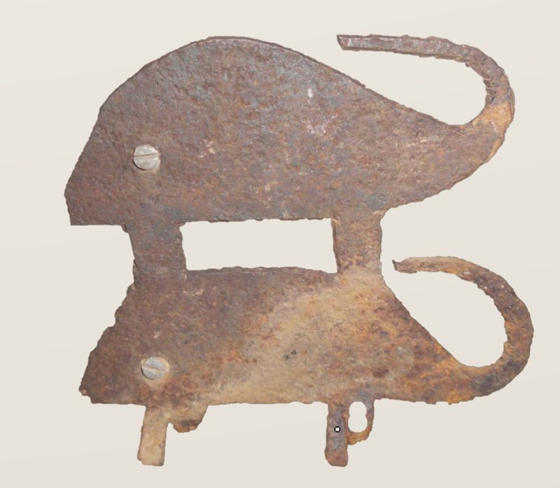 Object Figure 5 12_Metal sculpture of two chameleons in coitus.jpg
