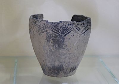 Andronovo culture, vase with finger print decoration
